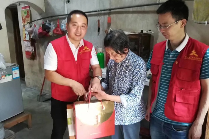濃情迎端午，慰問(wèn)暖人心